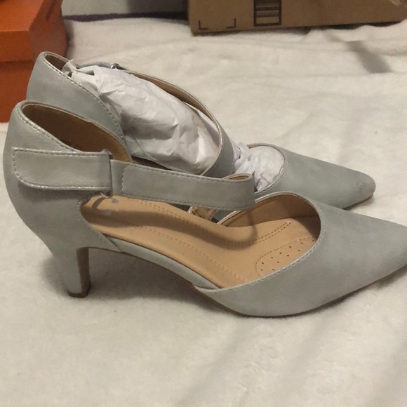 Low- pointed heels - Picture 2 of 4